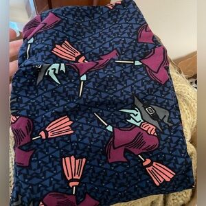 Lularoe vintage witches on broomstick OS leggings Halloween nwot